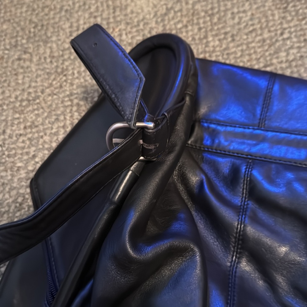 Vintage Kenneth Cole Black Leather Backpack with Silver Accents Unisex * - Picture 13 of 13
